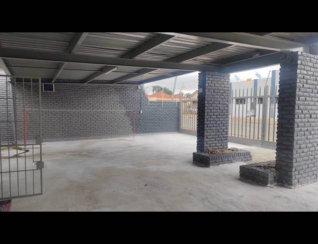 600M² BUILDING FOR SALE IN SPRINGS CENTRAL